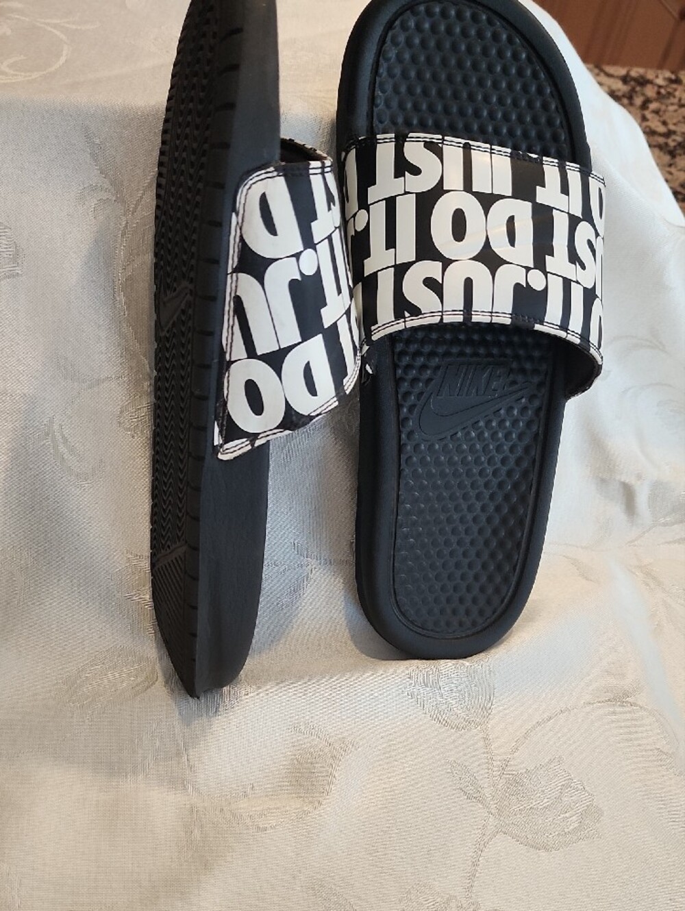 Nike Black & White 'Just Do It' Slide Sandals - Fantastic Condition- Size 9 [V1] - Picture 12 of 12